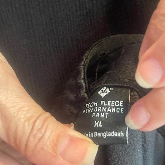 Like new Tech Fleece Performance pants 100% Polyester - Picture 3 of 4